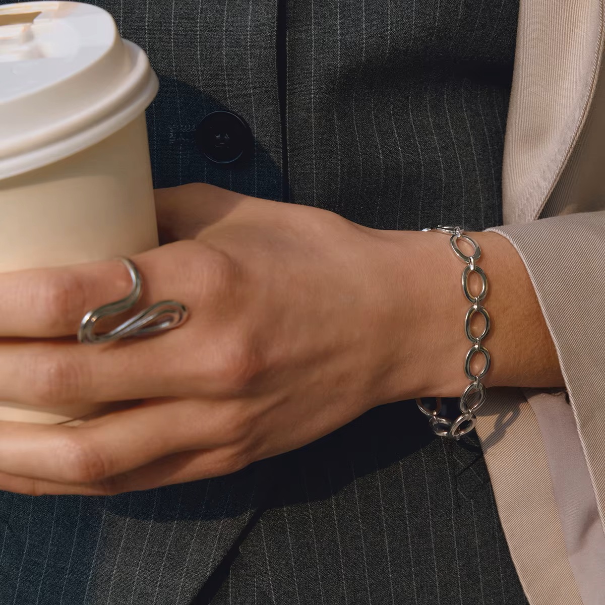 Elenys Verona Round styling na ruce